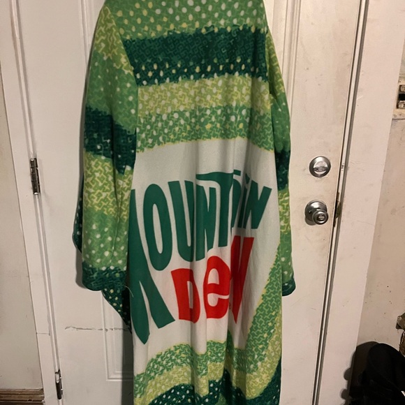 Snuggie Green Mountain Dew Blanket - Picture 7 of 7